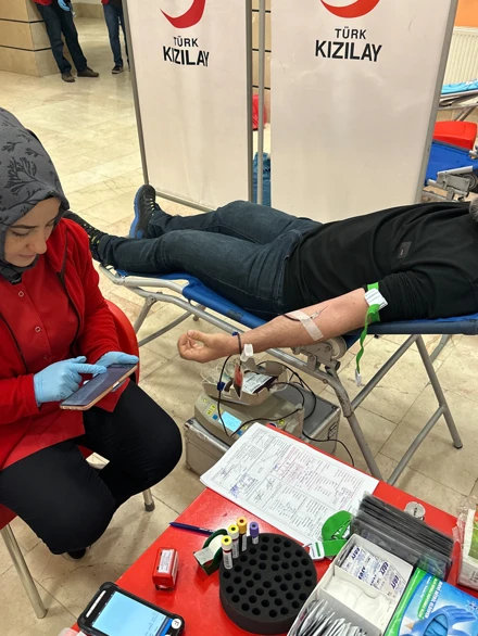 SÜ GSF Öğrencilerinden kan bağışı